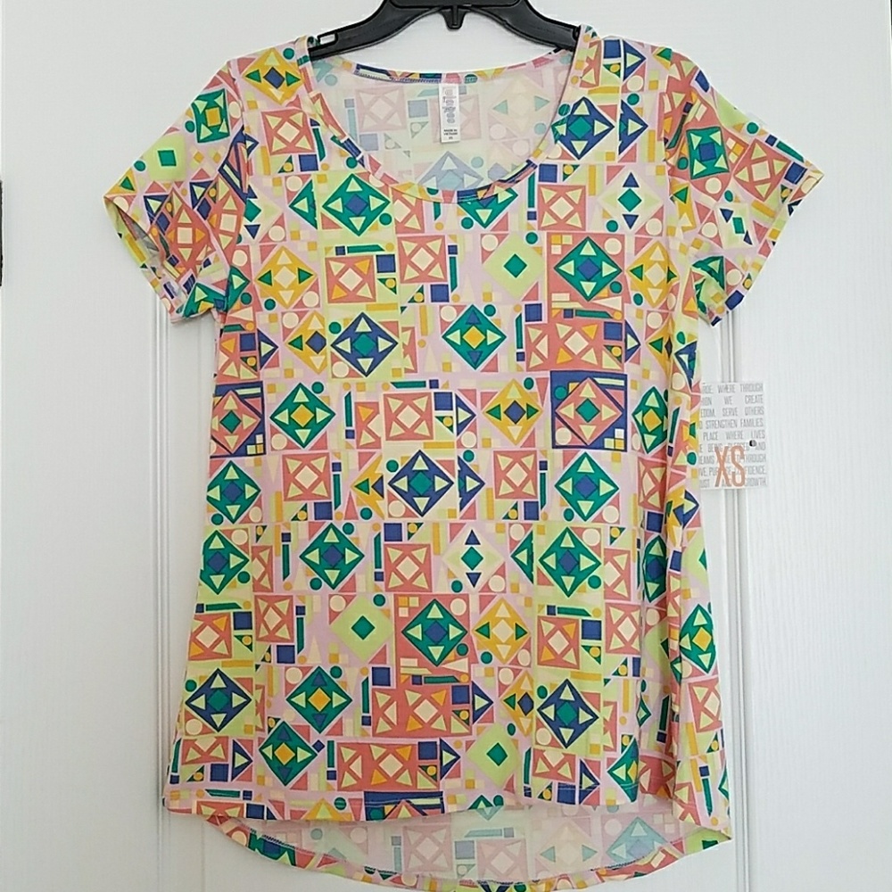NWT LuLaRoe Woman's Classic T